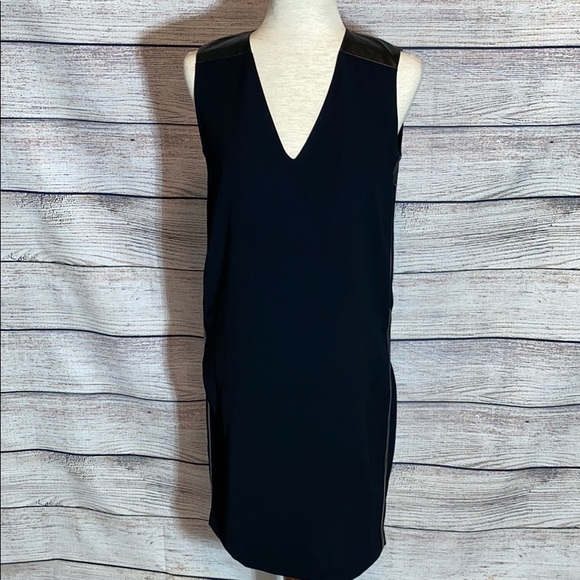 Vince Dresses & Skirts - NWT VINCE LEATHER TRIM VNECK SHIFT DRESS